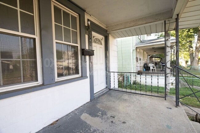 Photo - 2743 Steele Ave