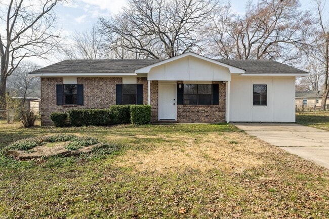 Building Photo - 1105 Brentwood Dr