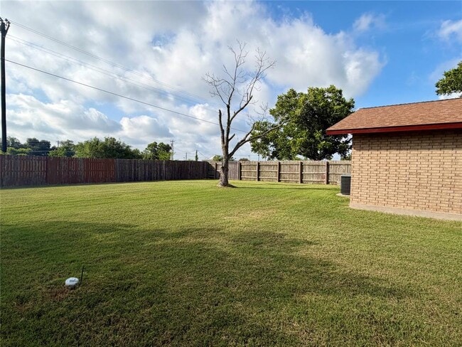 Photo - 16219 Greenwood Dr