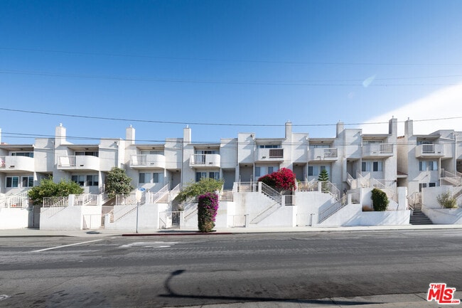 Building Photo - 1001 Figueroa Terrace Unit 305