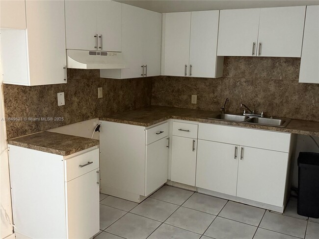 Building Photo - 4479 NW 185th St Rental
