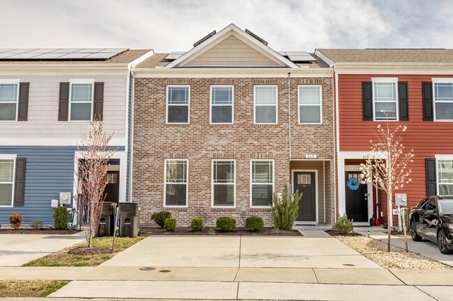 Building Photo - 317 Stream Valley Ct