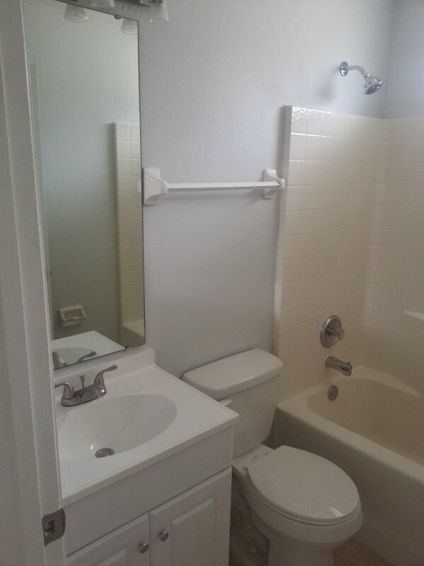 Photo - 436 Casterton Cir