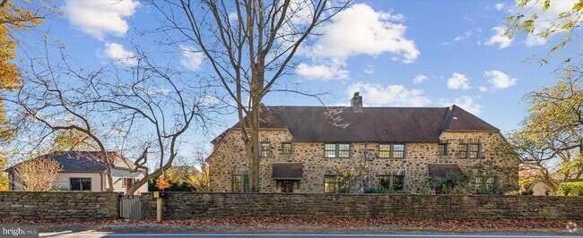 Building Photo - 767-769 Newtown Rd Rental
