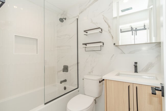 Photo - 2718 N Hampden Ct