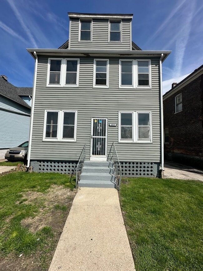 Building Photo - 2 Bedroom Apartment in East Chicago Unit 2R