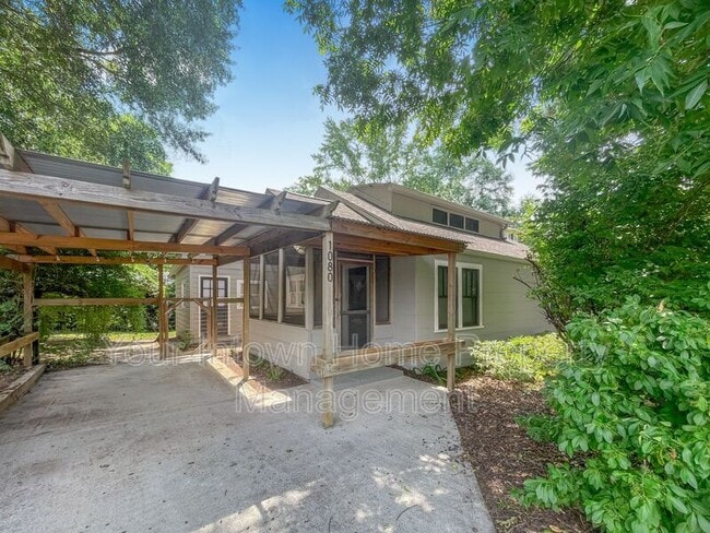 Photo - 1080 Benteen Ave SE