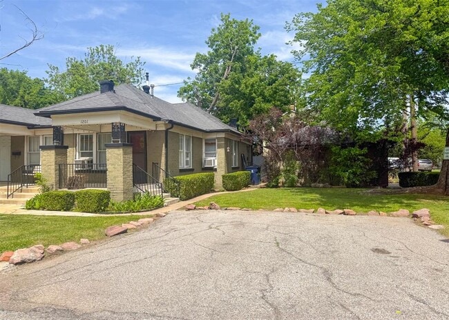 Building Photo - 1201 Military Ct
