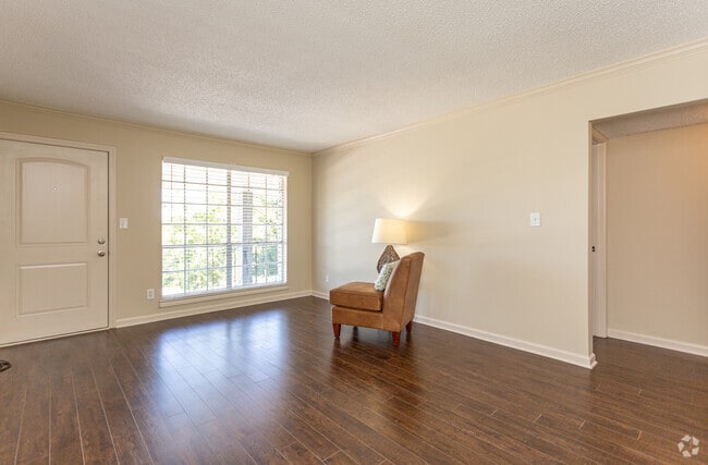 2BR, 2BA - 1,000 SF