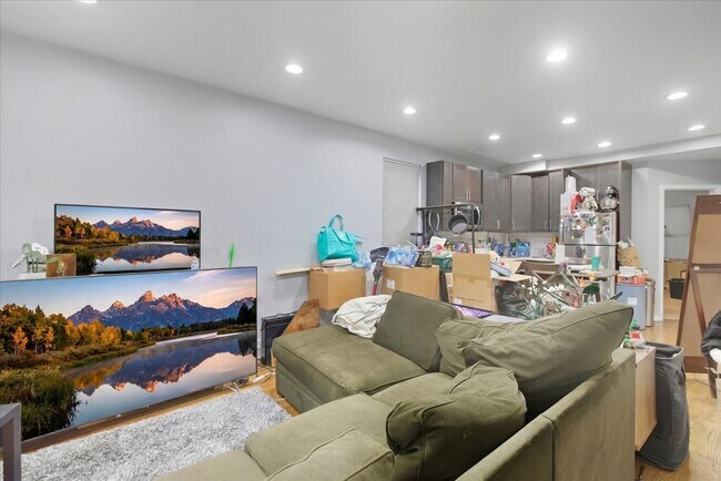 Photo - 518 N May St Unit 1