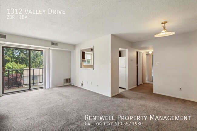 Photo - 1BR plus Bonus Room 1BA Condo located in G...