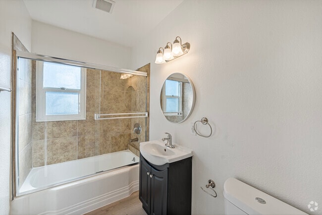 1BR, 1BA - 623SF - Bathroom - 6405 8th Ave