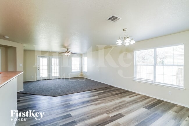 Photo - 4911 Viking Coral