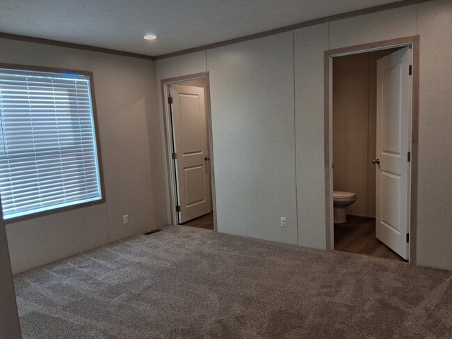 Photo - 10340 Midland Rd