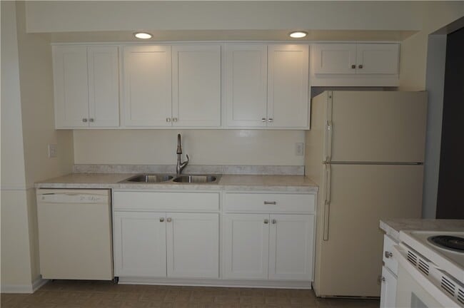 Photo - 663 French Rd