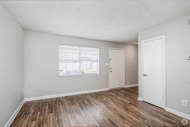 2BR, 1BA Townhouse - 810SF - Living Room