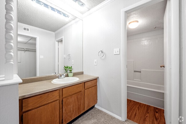 1 cama y 1 baño de 70 metros cuadrados/758 pies cuadrados. - Sagewood Apartments