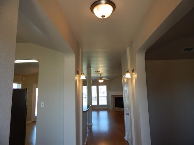 Photo - 601 Cattail Cir