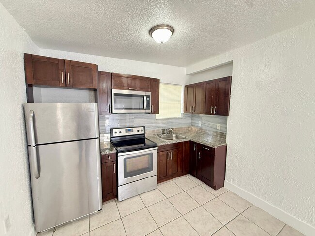 Photo - 1345 NW 55th St Unidad 1345 NW 55th Street #2