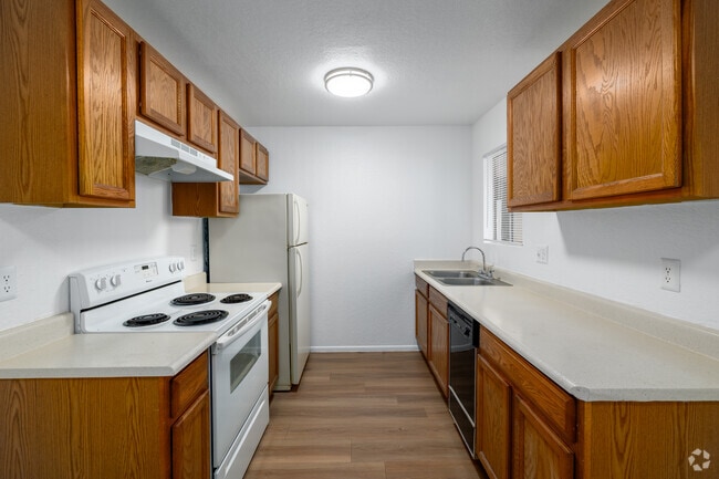 1BR, 1BA - 630SF - Kitchen