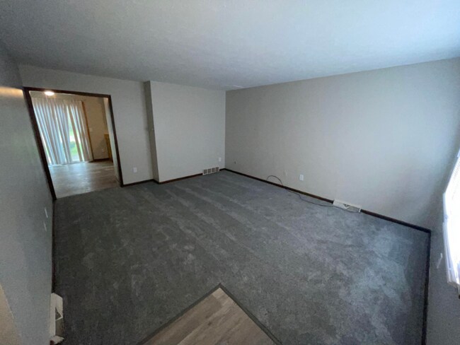 Photo - 2222 Harsh Ave SE