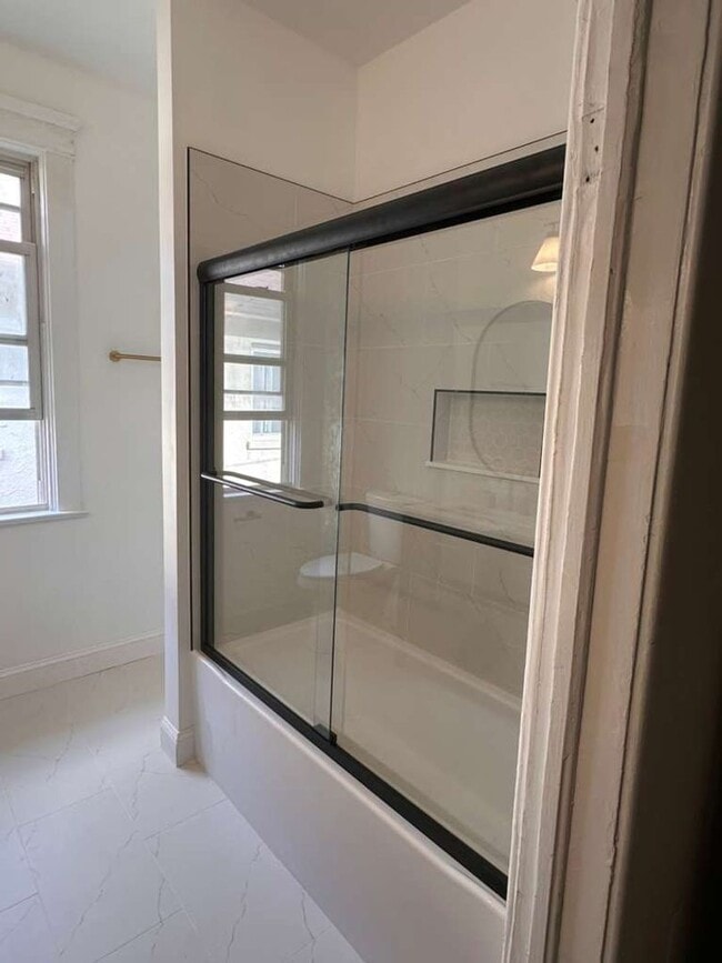 Photo - Great Home For RWJMS/Rutgers Students * Walk to New Brunswick/Highland Park Nightlife * All Utili...