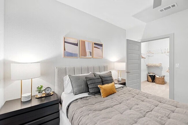 Photo - Special Offer: Up to 6 Weeks Free Rent! Unidad EBD