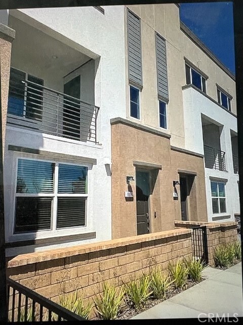 Photo - 688 Highline Way