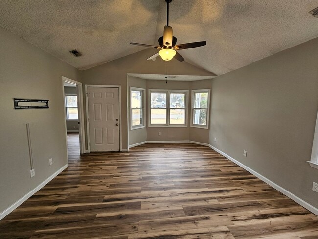 Photo - 112 Basswood Ct