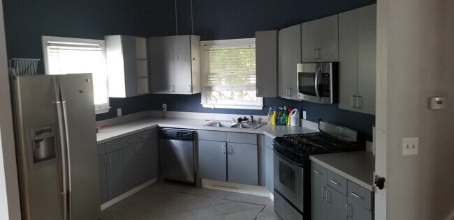 240 Boulevard SE