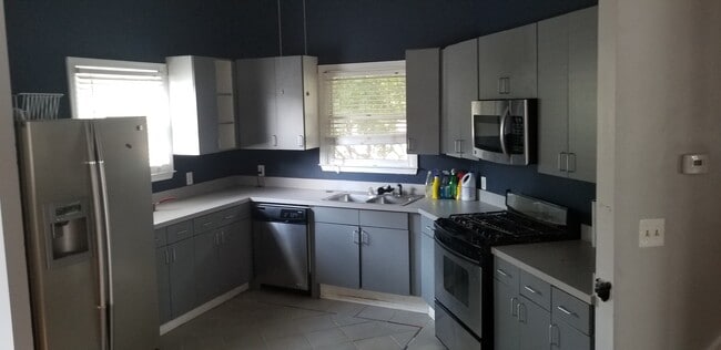 Photo - 240 Boulevard SE