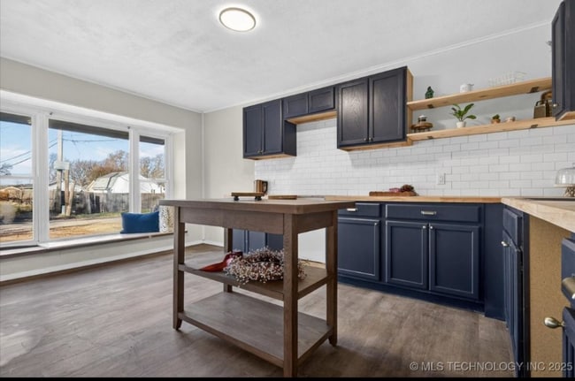 Photo - 508 NE Avondale Ave