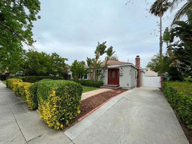 Photo - MOVE-IN READY! House w/full guest unit; near to Ventura Blvd!