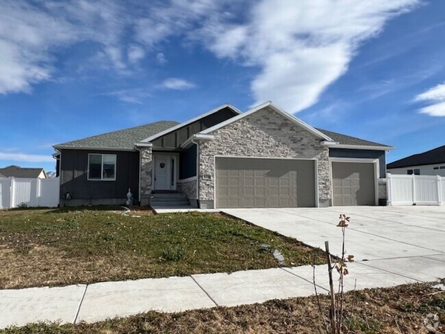 Building Photo - 5 Bedroom Home in Grantsville