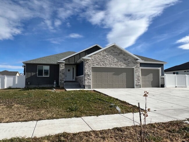 5 Bedroom Home in Grantsville - 5 Bedroom Home in Grantsville