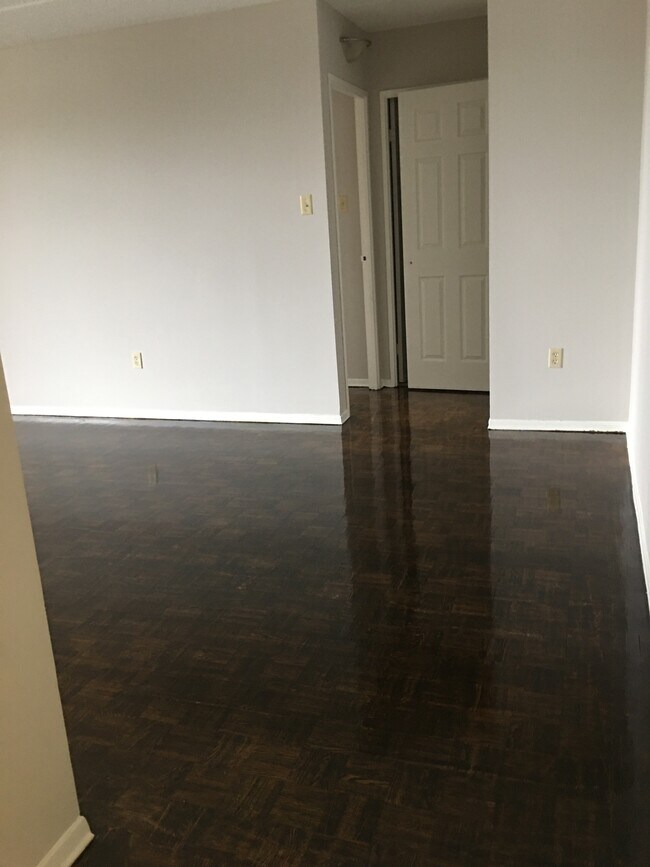 Photo - 3121 Kirwin Ave