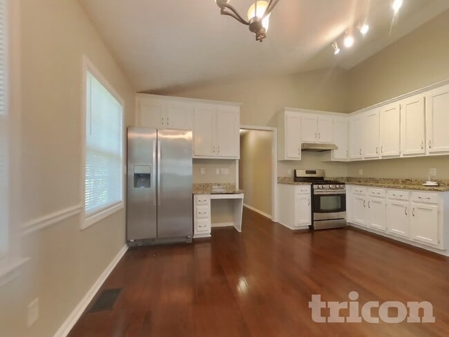 Photo - 891 Old Farm Walk