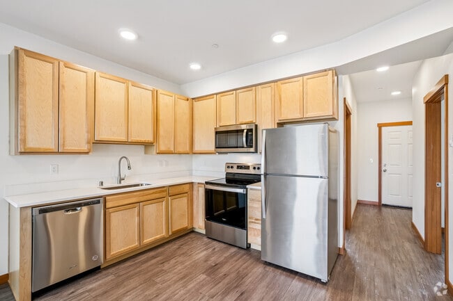 3BR, 1BA - 745SF - Kitchen