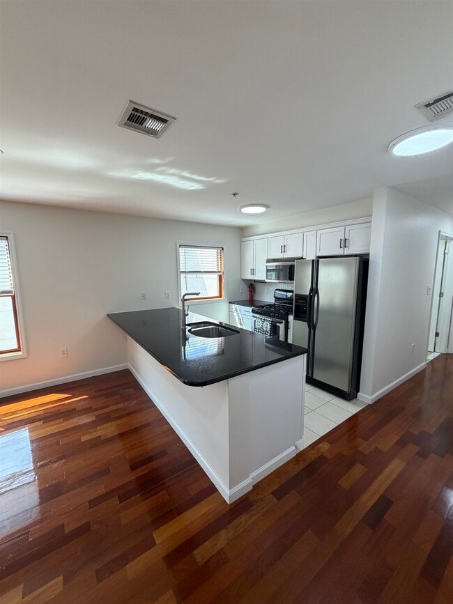 Photo - 209 40th St Unit 3c