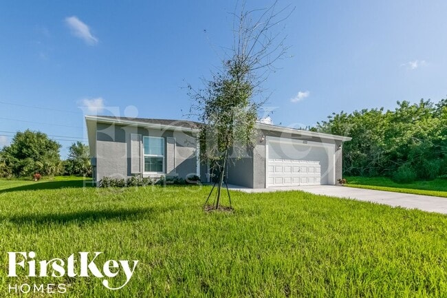 Photo - 1133 SW Eleuthera Ave