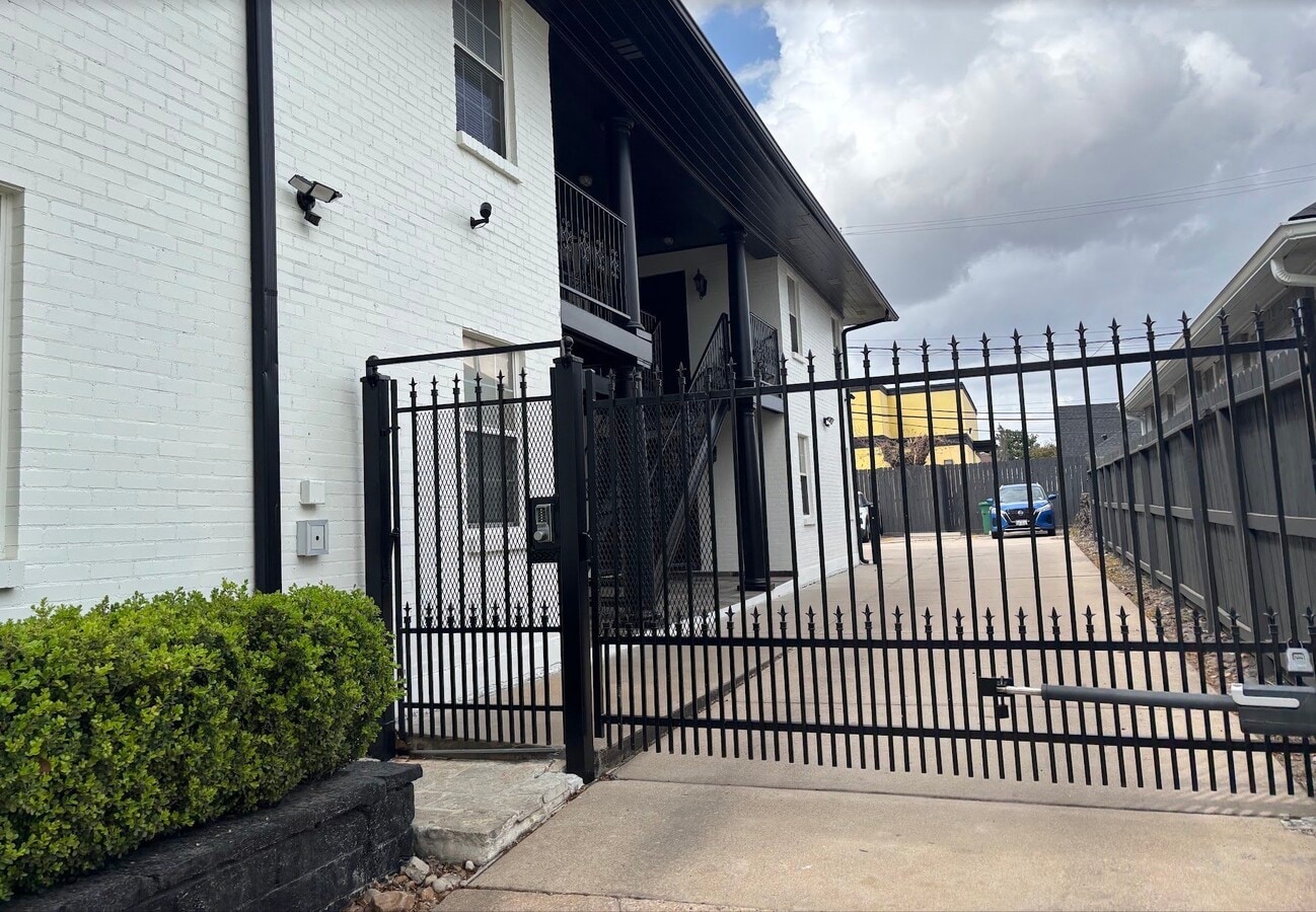 Photo - 2030 Portsmouth St Unit 4