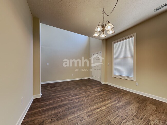 Photo - 5916 Minden Dr