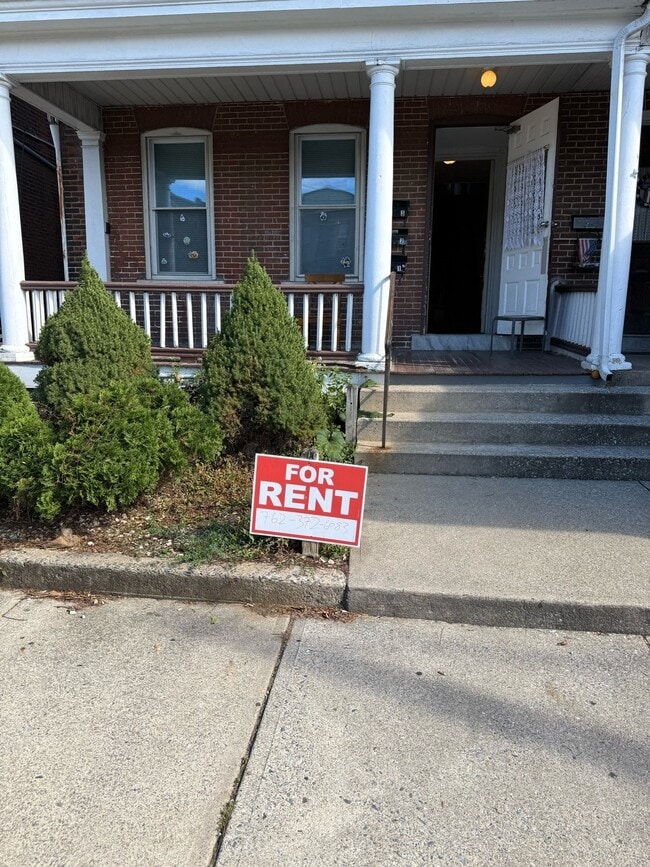 Building Photo - 716 Linden St Unit 2