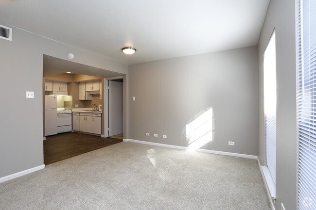 2BR, 1BA - 750 SF
