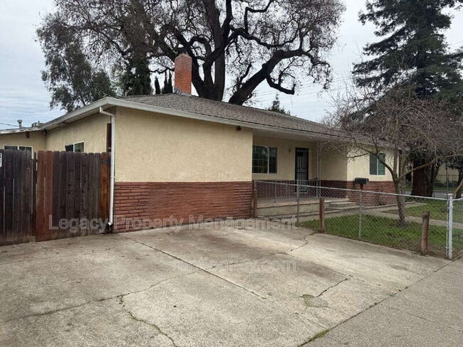 Photo - 725 Bryte Ave