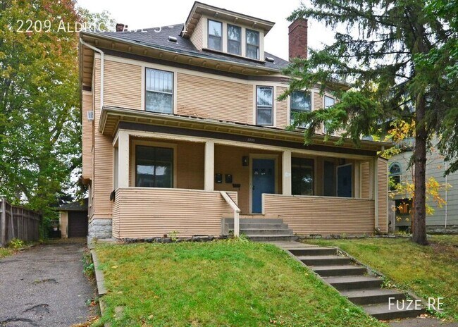 Building Photo - 2209 Aldrich Ave S Unit 1