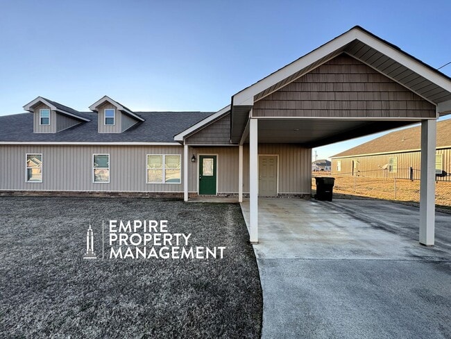 Building Photo - 216 Fern Bank Dr Unit B