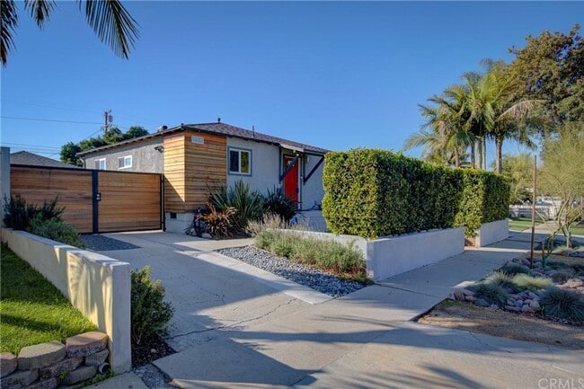 Photo - GORGEOUS 3 BED 2 BATH HOME IN BIXBY KNOLLS...  LARGE YARD, AND CHILLY A/C