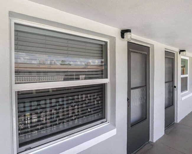 Building Photo - Updated 1 bedroom condo near the river! Unit 48