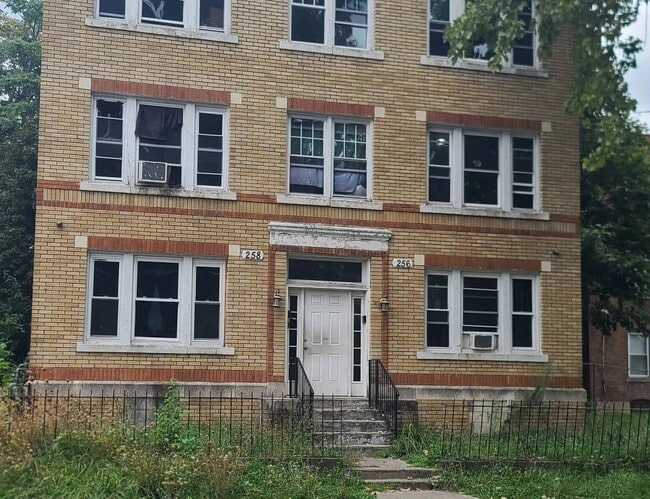 Building Photo - 256 Mather St